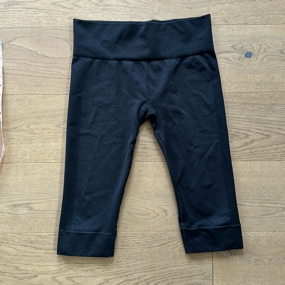 Lululemon Cropped Black tights